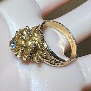 Vintage 18k HGE Esco pineapple ring with clear stone  Size 7